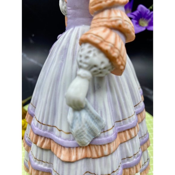 SOLD***Lenox "Springtime Promenade" Figurine, Fine porcelain - Picture 11 of 17